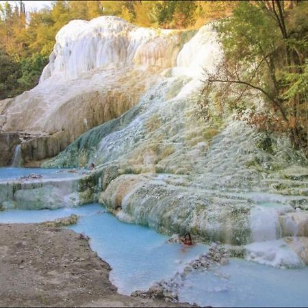 A Casa Di Ale Lägenhet Bagni San Filippo Exteriör bild